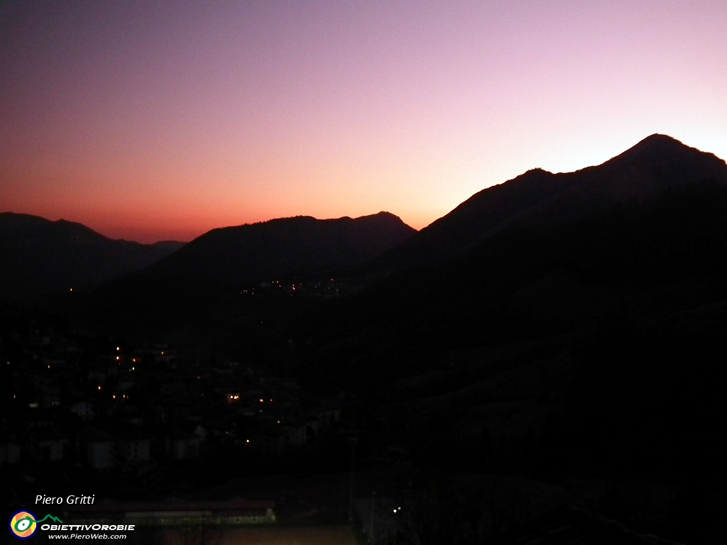 85 Tramonto col profilo del Monte gioco.JPG